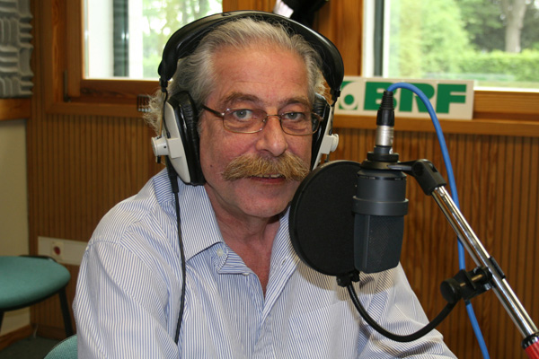Moderator Pierre Peusgen