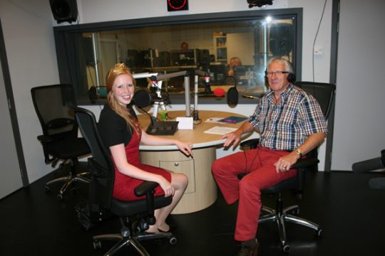 Die Weinkönigin Julia Bertram zu Gast bei Siegfried Krings