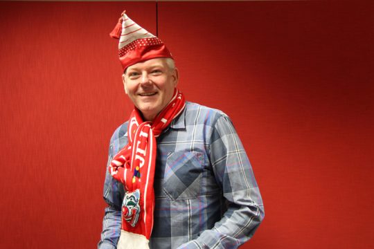 Moderator der karnevalistischen Hitparade ist die rheinische Frohnatur Alfried Schmitz