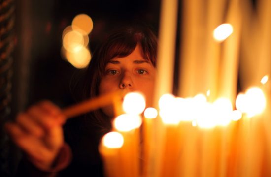 Anzünden der Osterkerze