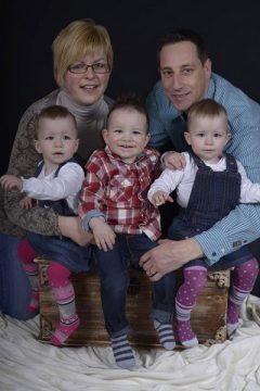 Céline und Marc Josten-Kötten und ihre Drillinge