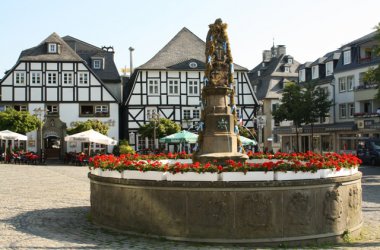 BRF2 verlost einen Aufenthalt in Brilon - Brunnen am Marktplatz