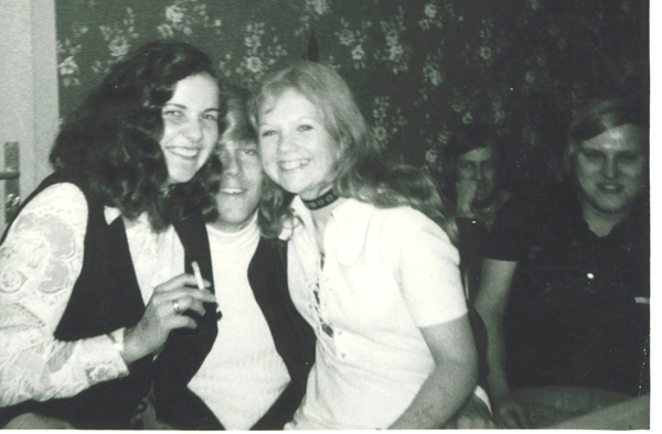 1970 in Emmels: "Howie" mit Martha Jetzen (links) und Dorothée Breuer (rechts)