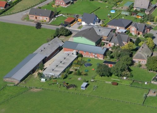 Kastanienhof Hofansicht Luftaufnahme