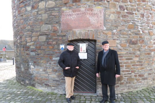 Studiogäste von Siegfried Krings vor dem "Böcheler Turm"