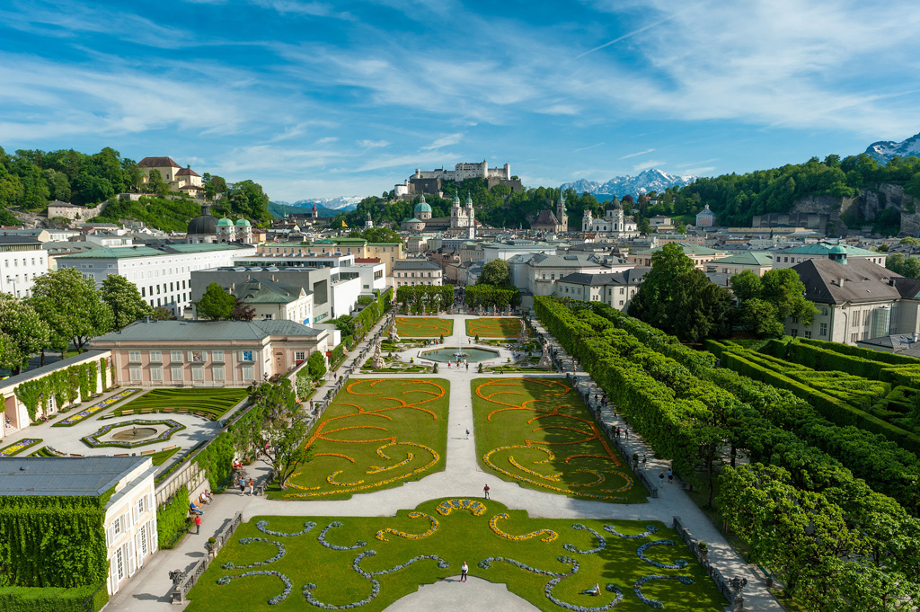 Blick über den Mirabellgarten auf die Salzburger Altstadt