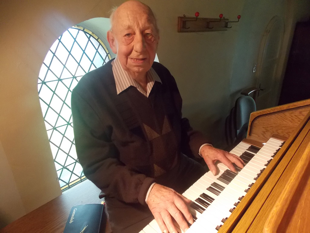 Der 87-jährige Organist Peter Schons