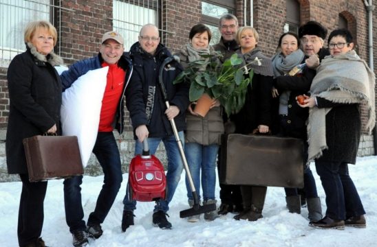 Laienbühne Raeren mit ihrem neuen Stück "„A Crütze liht et Metz alleng“.