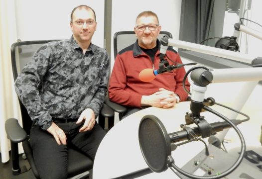 Mundartmoderator Robert Maraite (links) mit Fred Huet, dem präsidenten der Interessengemeinschaft Binsfeld