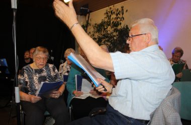 Eupener Mundartveranstaltung 2017: Die Seniorensinggemeinschaft unter Leitung von Hans Wertz