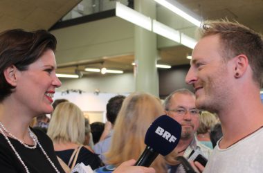 Goldene Antennen 2017 - Christian von voXXclub im Foyer mit BRF-Reporterin Simonne Doepgen