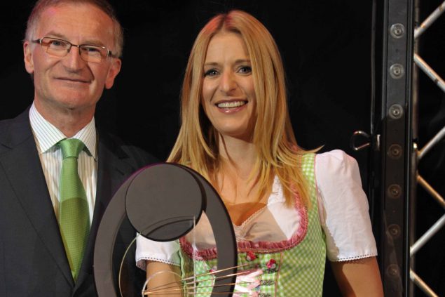 Stefanie Hertel mit Laudator Bürgeremeister Christian Krings bei der Verleihung der Goldenen Antennen 2013