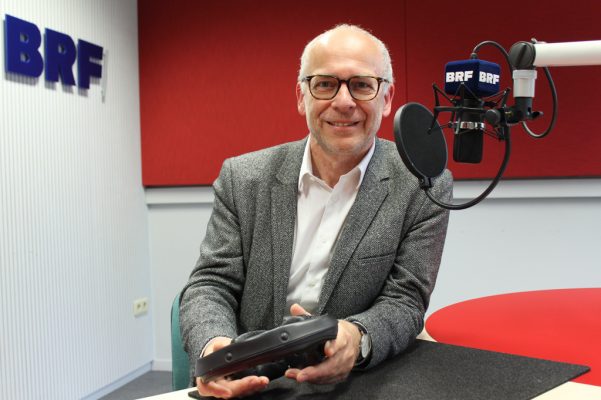 Moderator Horst Senker (Bild: Melanie Ganser/BRF)