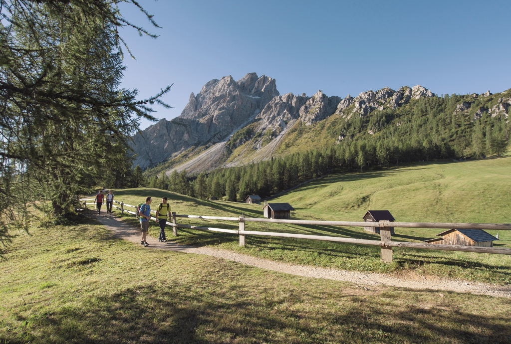 Die Sextner Dolomiten mit der Sextner Rotwand bieten Wanderwege an