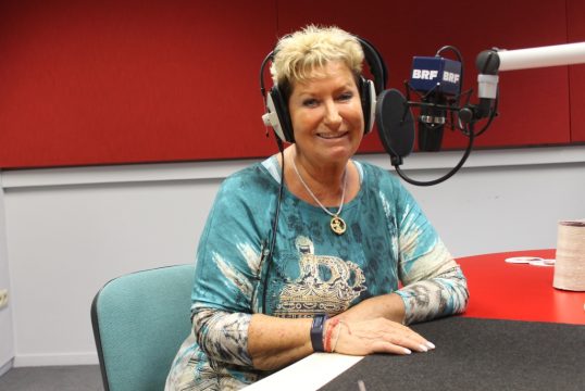 Marita Köllner (Et fussich Julche) zu Gast bei BRF2 (Bild: BRF)