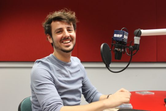 Daniel Caccia stellt sein Album bei BRF2 vor (Bild: BRF)