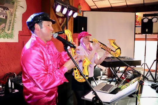 Möhnenparty in Dürler: mit Tanja Mayer und Walter Wio von Wa-Ta-Touille (Foto privat)