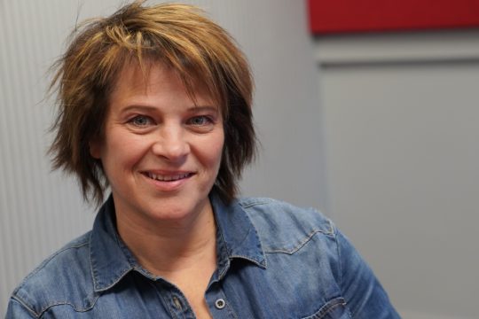 Nicki stellt ihr neues Album bei BRF2 vor (Bild: BRF)