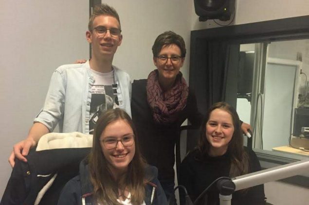 Jan Schumacher und Alice Louges (hinten), Lea Peters und Louisa Tangeten (vorne)