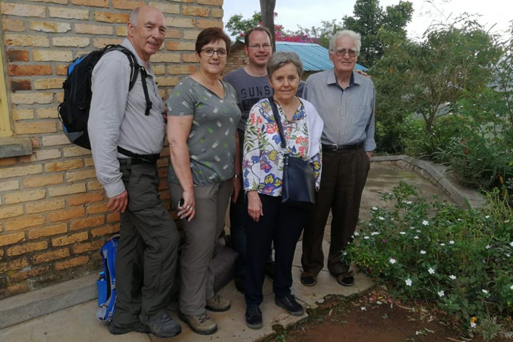 Klaus Cormann, Gerta Cormann-Schrouff, Benoit Gauder, Doris Schlembach und Pater Simons (Bild: privat)