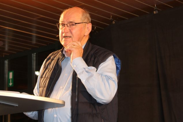 Alfred Lux bei der Eupener Mundartveranstaltung 2019 (Bild: BRF)