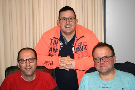 Die Brüder Guy und Eric Trost mit Moderator Pascal Gangolf (Bild: privat)
