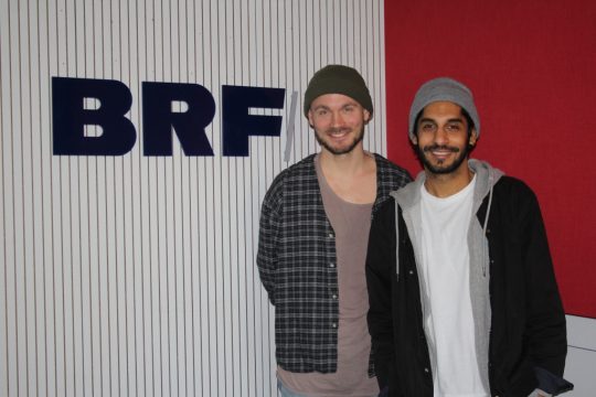 Pierre und Juri (vl) stellen das erste Album ihrer Band "Planschemalöör" vor