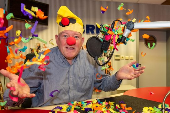 Karnevalistische Hitparade mit Alfried Schmitz (Bild: Olivier Krickel/BRF)