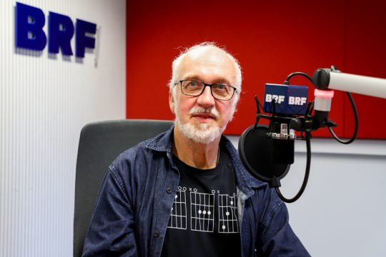 Ian Melrose zu Gast im Künstlertreff (Bild: Julien Claessen/BRF)