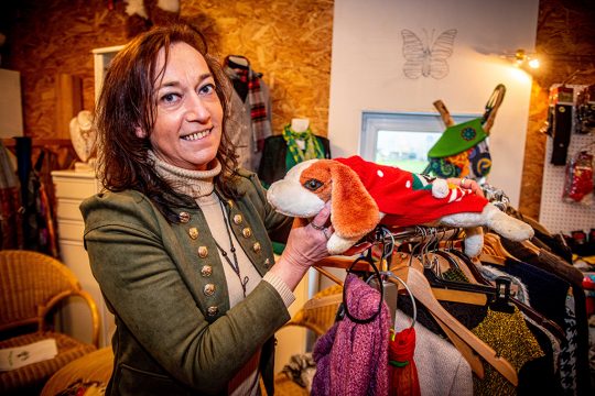 Manuela Zians im Geschäft der Lama-Ranch (Bild: Bild: L'Avenir)