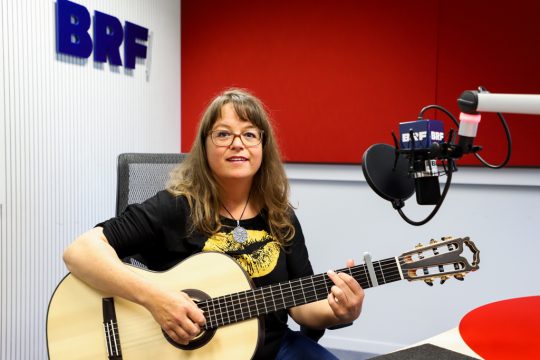 Sylvia Nels zu Gast im Künstlertreff (Bild: Julien Claessen/BRF)