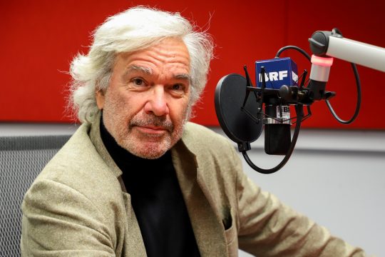 Stefan Gwildis stellt sein neues Album "Bunt!" vor (Bild: Julien Claessen/BRF)