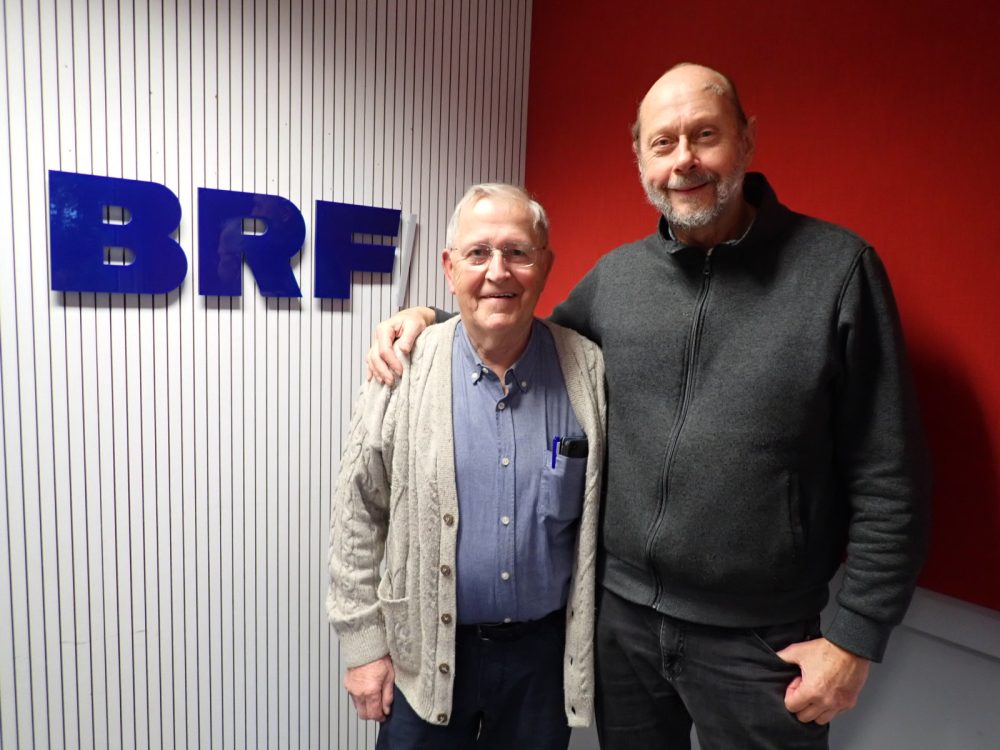 Studiogast Helmut Cormann (links) mit Nachbar und Moderator Guido Kalf (Bild: Marc Despineux)