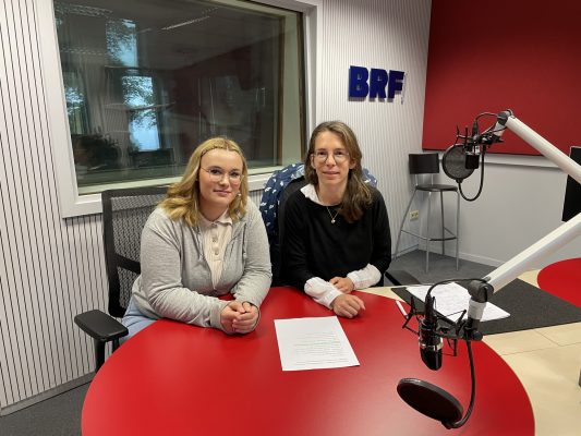 Claire Guffens von Miteinander Teilen und Kimberley Hardt, Schülerin des RSI (Bild: privat)