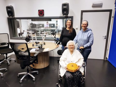Bäby Peters, Tochter Nathalie Peters (r.) und Koordinatorin Annika Krings (Bild: Privat)