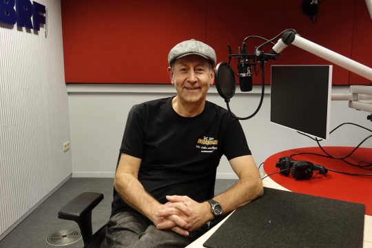 Froschtaler-Frontmann Dieter Keller zu Gast im Künstlertreff (Bild: Sylke Tegtmeier/BRF)