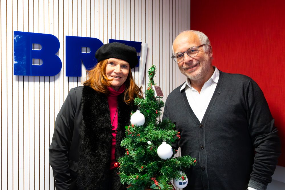 Pe Werner (mit Horst Senker) präsentiert ihr Weihnachtsalbum (Bild: Julien Claessen/BRF)