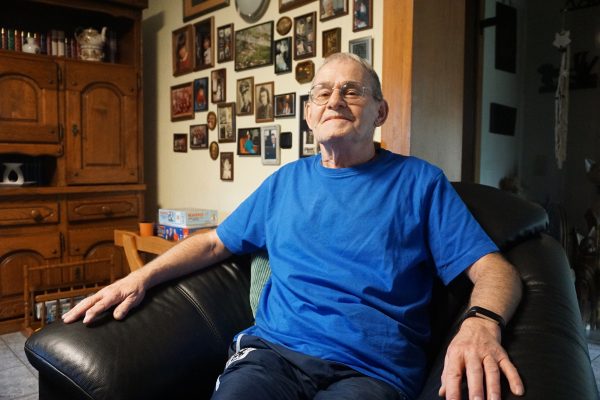 Kalli Mertens aus Kalterherberg hält das Platt in Ehren (Bild: Stephan Pesch/BRF)