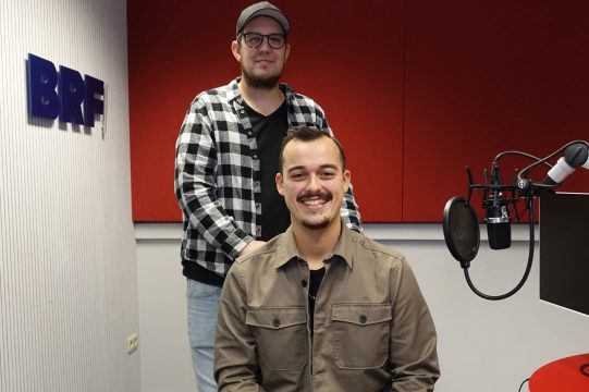 Max und Mirko stellen die Musik der Wimmer Band vor (Bild: BRF)