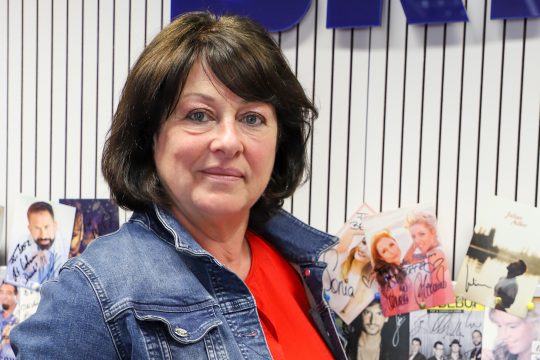 BRF1-Moderatorin Gaby Heinen (Bild: Julien Claessen/BRF)