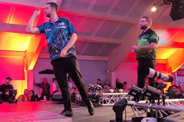 Darts-Show in Oudler 2023: Luke Humphries und Mario Jodozy
