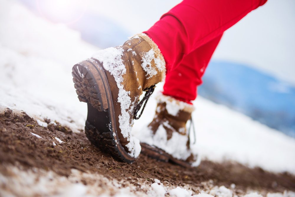 Wandern im Schnee, PantherMedia B65082399