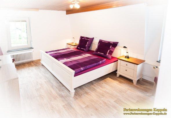 2025 FeWo OG Schlafzimmer21