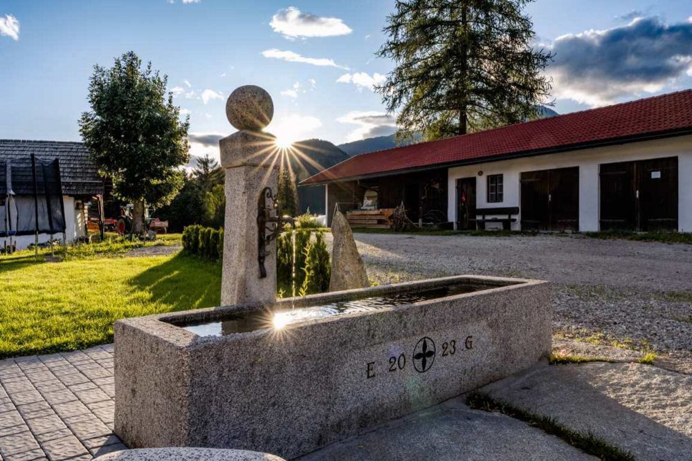 Hof mit Brunnen