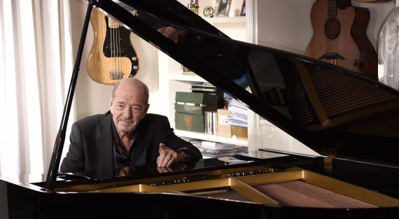 Ralph Siegel am Flügel