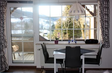 B 2026 Esstisch-mit-toller-Aussicht-1024xX