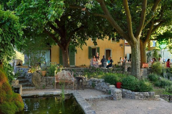 2026 Une Campagen en Provence Terrasse